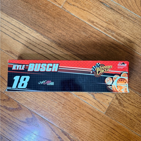 M&M\'S #18 Kyle Busch winners circle Yellow Racing Transporter Toy Truck 1:642008